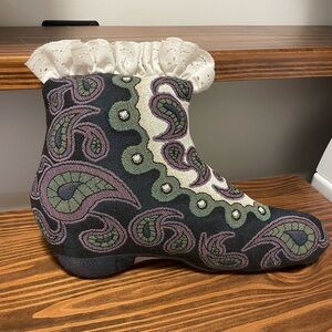 Victorian Style Shoe Pillow